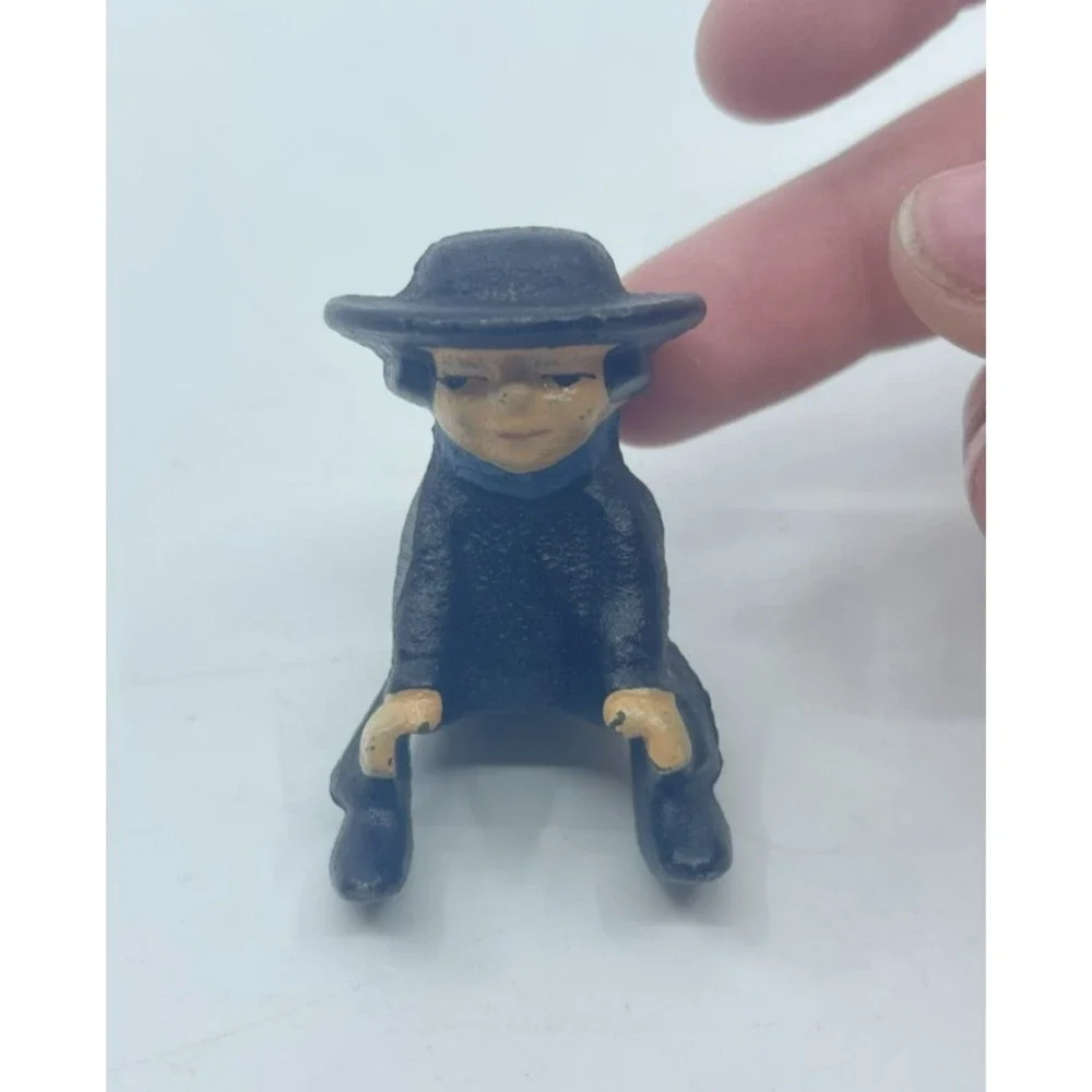 Vintage Cast Iron‎ Amish Couple Miniature Shelf Sitters Painted Set 2 2